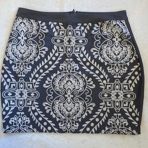 Size small Fora embroidered grey and white mini skirt.
